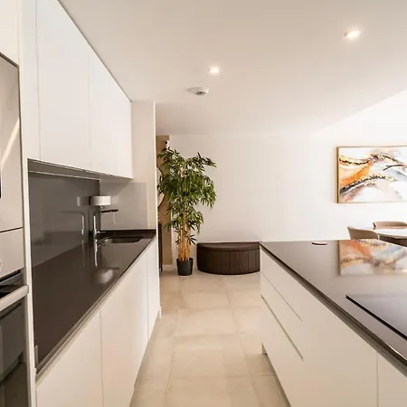 Contemporary 3-bedroom In Oasis 325 アパート