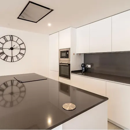 Contemporary 3-bedroom In Oasis 325 アパート *